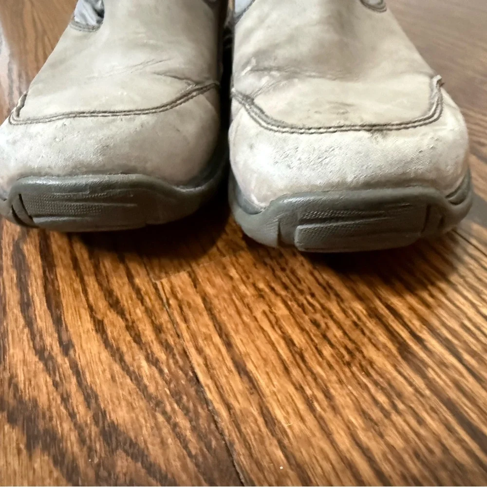 UGG Back Zip Sheepskin Lined Silver Leather Winter Boots‎ Womens Size 8